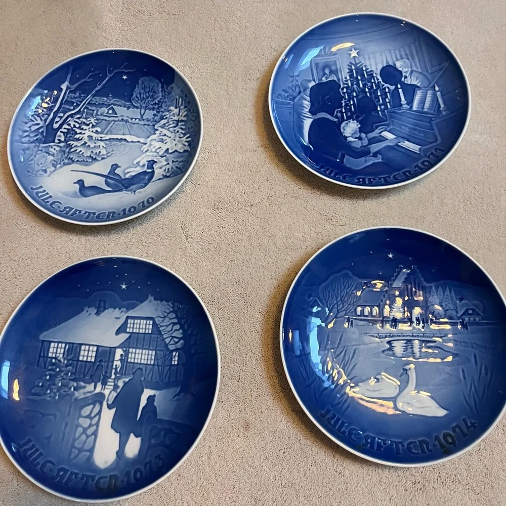 Royal Copenhagen Denmark Christmas Plates 1970-78 - Picture 2 of 6